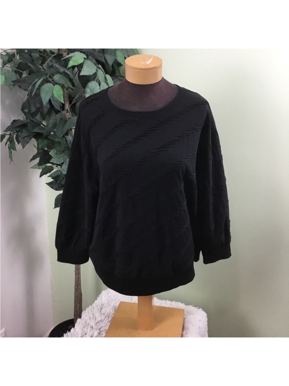 Simply Vera Vera Wang Large black textured sweatshirt